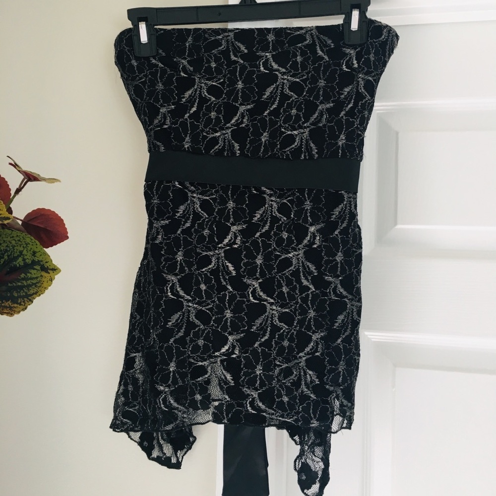 Jessa and Lisa black tube blouse